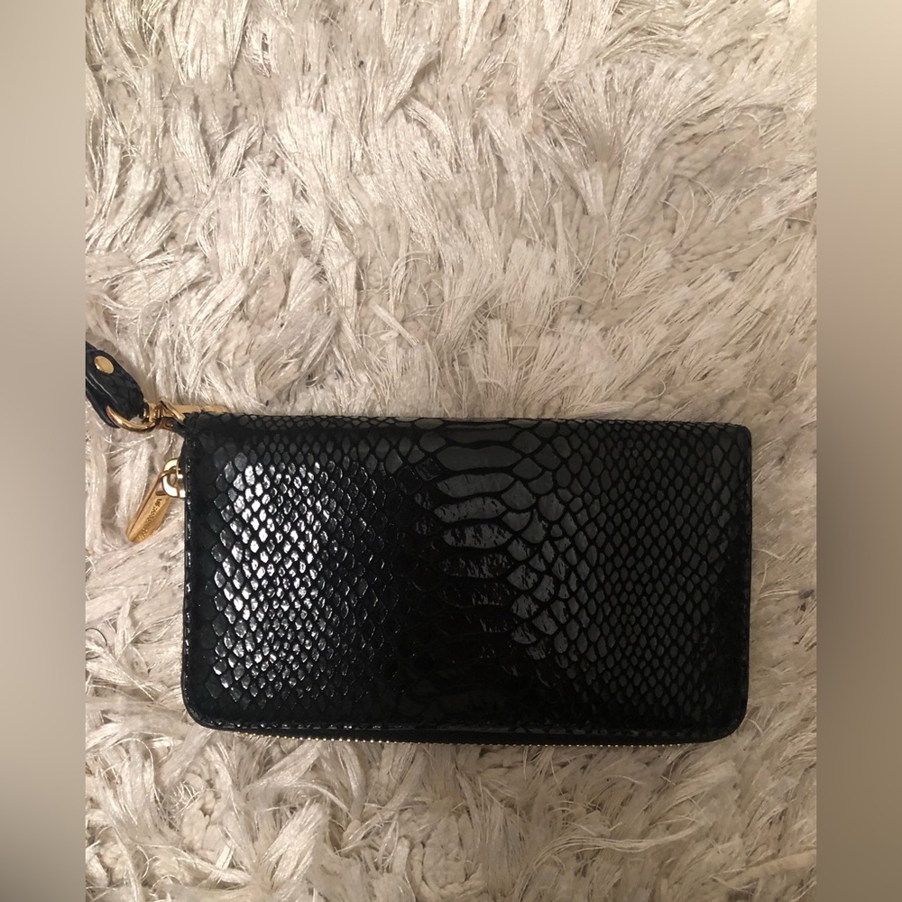Michael Kors Python-Embossed zip wallet - Picture 4 of 5